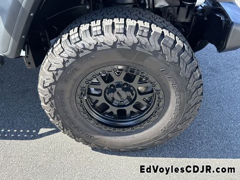 Used 2023 Jeep Wrangler Sport S image 14