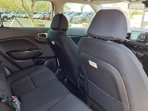 Used 2025 Hyundai Venue SEL image 8