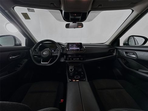 Used 2024 Nissan Rogue SV image 30