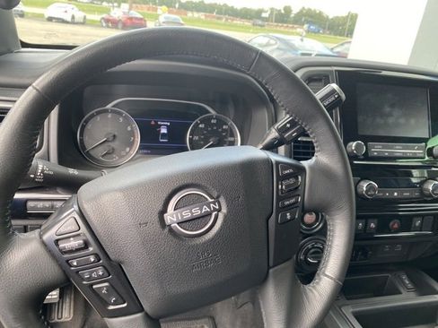 Used 2024 Nissan Titan SV w/ SV Convenience Package image 15
