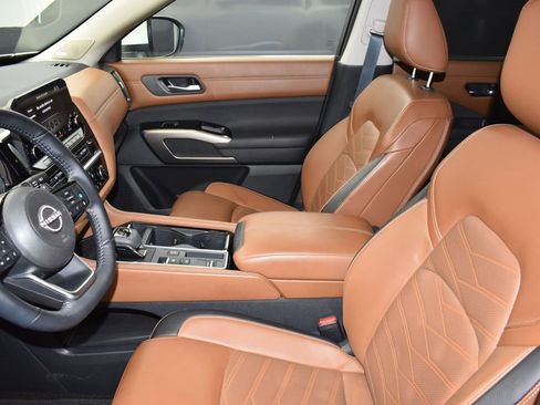 Used 2024 Nissan Pathfinder Platinum w/ Cargo Package image 13