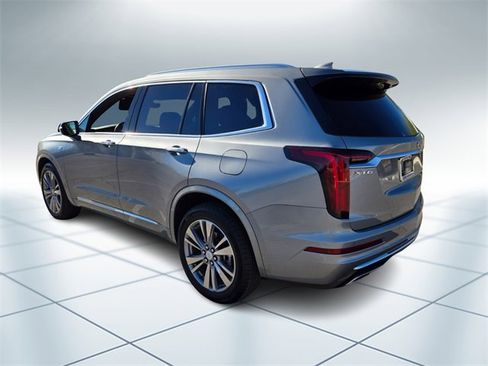 Used 2025 Cadillac XT6 Premium Luxury image 7