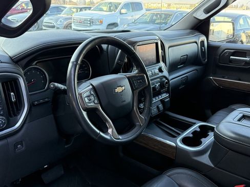 Used 2020 Chevrolet Silverado 1500 High Country w/ Technology Package image 2