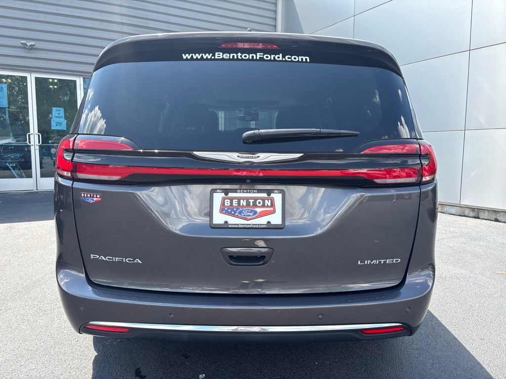 Used 2023 Chrysler Pacifica Limited FWD image 5