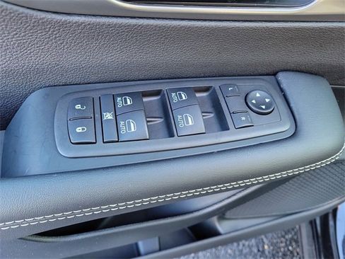 New 2026 Chrysler Pacifica Select image 9