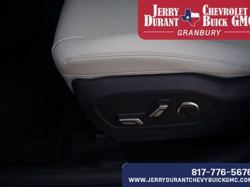 Used 2025 Hyundai Santa Fe SEL FWD image 18