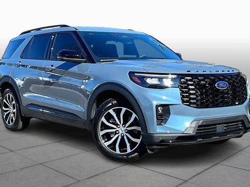 Used 2025 Ford Explorer ST-Line w/ Premium Package image 2