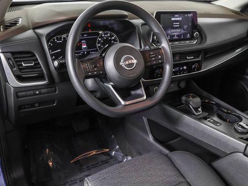 Used 2023 Nissan Rogue SV image 10