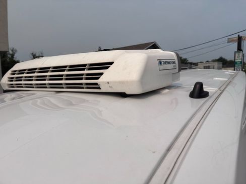 Used 2024 Ford Transit 250 148 Medium Roof w/ Upfitter Package RWD image 39