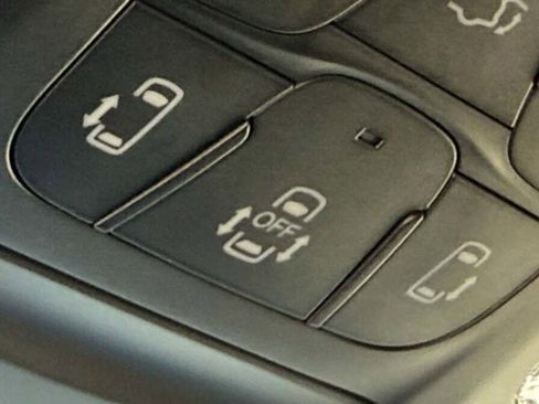 New 2026 Chrysler Pacifica Limited image 40