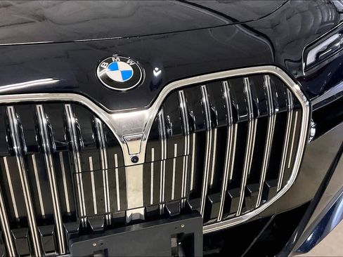 Used 2025 BMW 740i image 31
