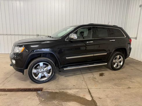 Used 2013 Jeep Grand Cherokee Overland AWD/4WD image 2