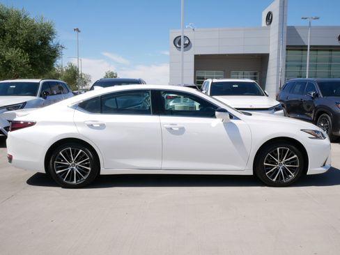 Certified 2025 Lexus ES 300h w/ Premium Package FWD image 13