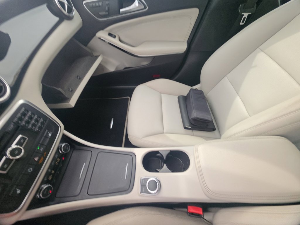 Used 2014 Mercedes-Benz CLA 250 4MATIC image 21