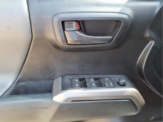 Used 2022 Toyota Tacoma SR5 AWD/4WD image 11