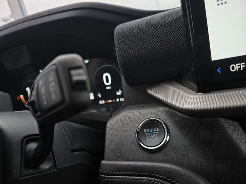 Certified 2025 Ford Explorer Platinum w/ LUX Leather Package image 24