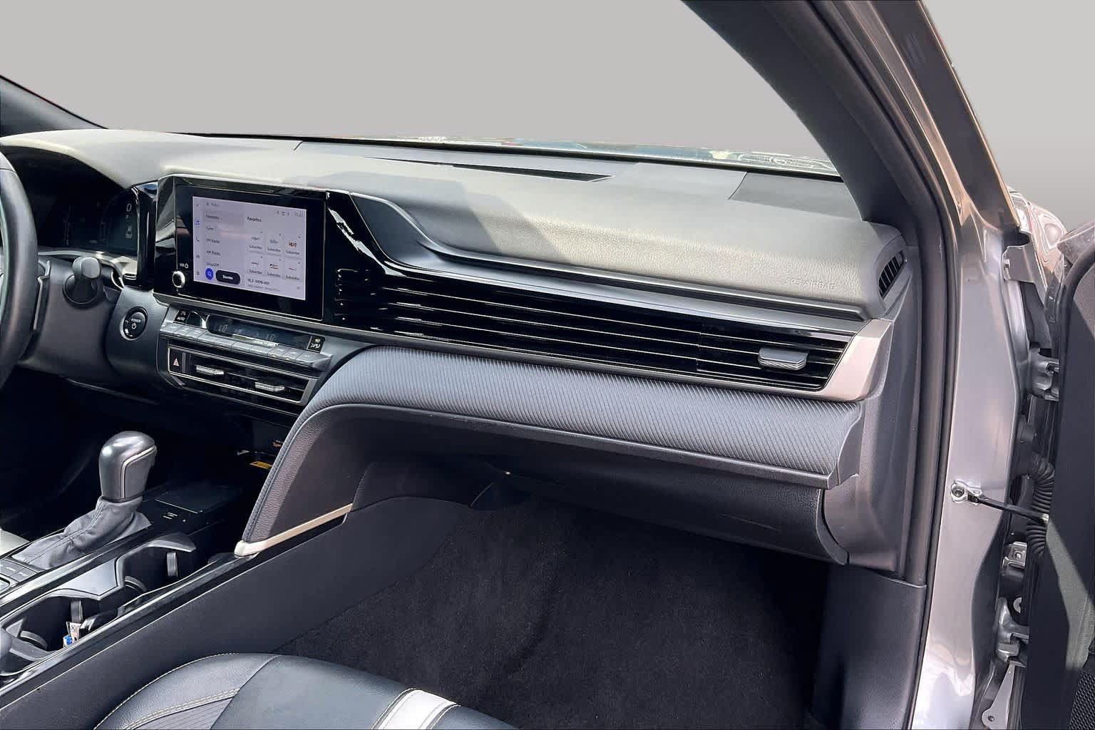 Used 2025 Toyota Camry SE FWD image 18