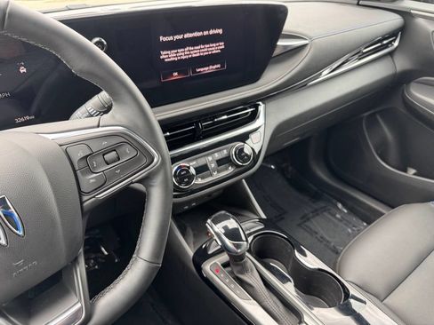 Used 2024 Buick Envista Sport Touring w/ Convenience I Package FWD image 20