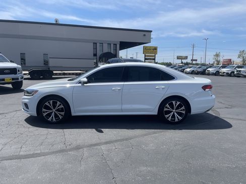 Used 2022 Volkswagen Passat 2.0T SE FWD image 5