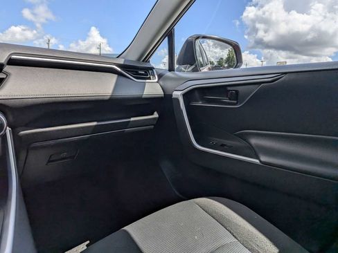 Used 2022 Toyota RAV4 LE FWD image 17