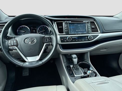 Used 2019 Toyota Highlander XLE image 20