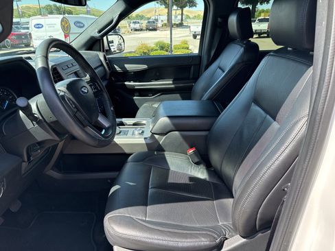 Used 2018 Ford Expedition XLT w/ Equipment Group 201A AWD/4WD image 9
