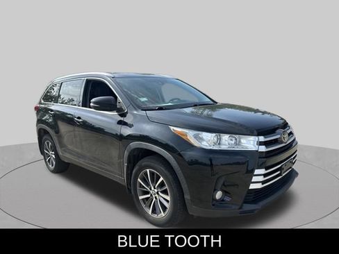 Used 2019 Toyota Highlander XLE AWD/4WD image 2