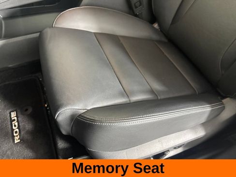 Used 2025 Nissan Rogue SL w/ Tech Package AWD/4WD image 17