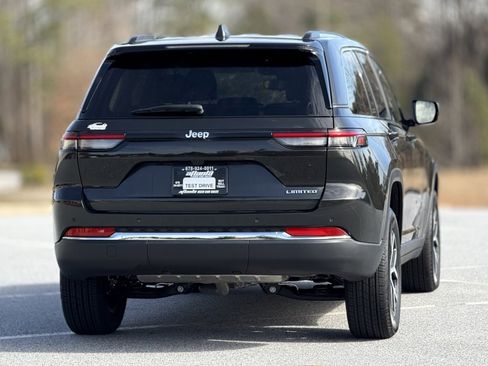 Used 2023 Jeep Grand Cherokee Limited image 6