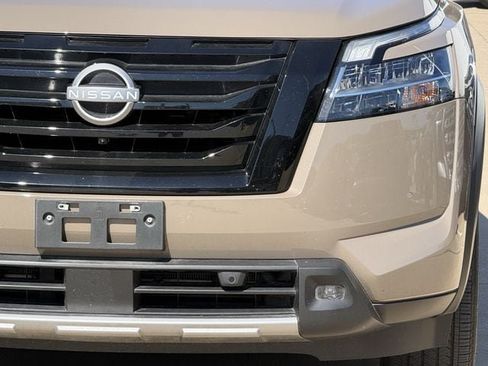 Used 2024 Nissan Pathfinder Platinum w/ Lighting Package (N93) FWD image 8