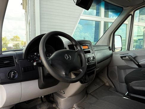 Used 2016 Mercedes-Benz Sprinter 2500 image 13