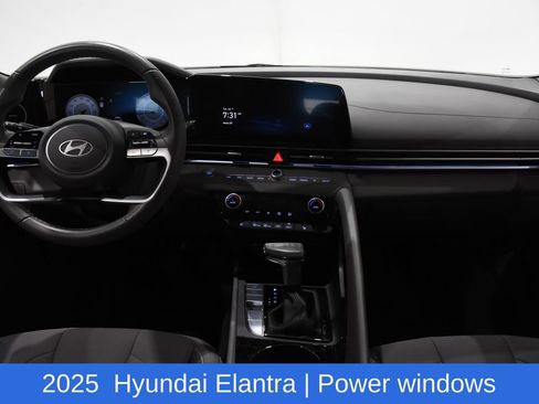 Used 2025 Hyundai Elantra SEL FWD image 9