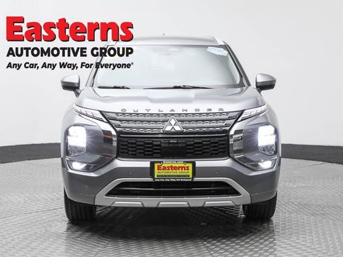 Used 2022 Mitsubishi Outlander SEL image 2