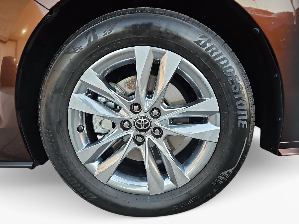 Certified 2024 Toyota Sienna XLE w/ XLE Plus Package FWD image 25