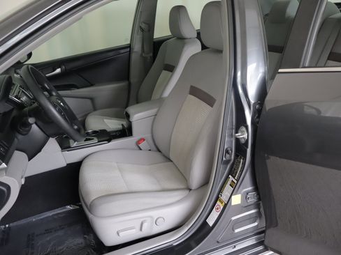 Used 2013 Toyota Camry LE FWD image 7