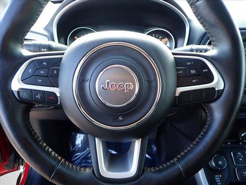 Used 2018 Jeep Compass Latitude w/ Cold Weather Group image 11