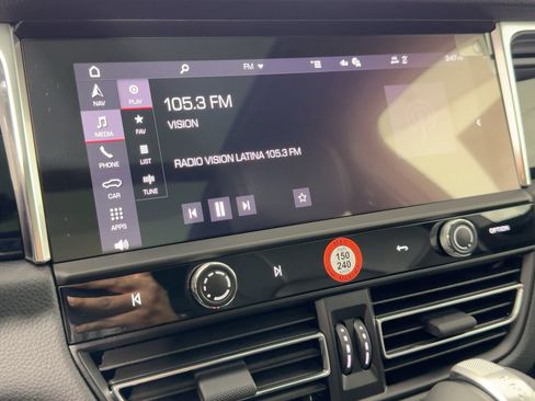 Certified 2026 Porsche Macan AWD/4WD image 22