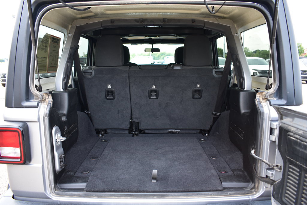 Used 2020 Jeep Wrangler Unlimited Sahara AWD/4WD image 27