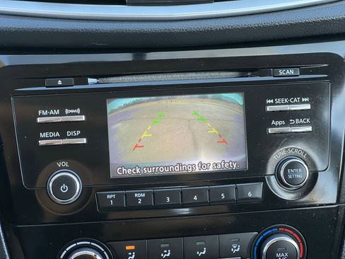 Used 2015 Nissan Rogue S image 14