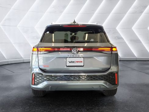Used 2025 Volkswagen Tiguan SE R-Line AWD/4WD image 5