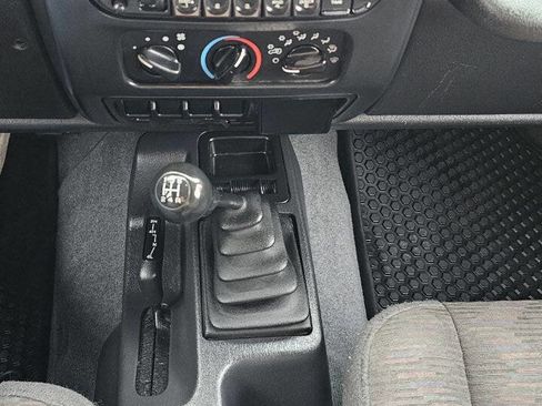 Used 2004 Jeep Wrangler SE image 9