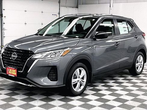 New 2025 Nissan Kicks Play S image 2