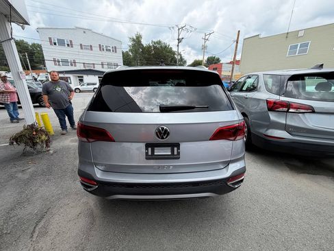 Used 2024 Volkswagen Taos SE FWD image 16
