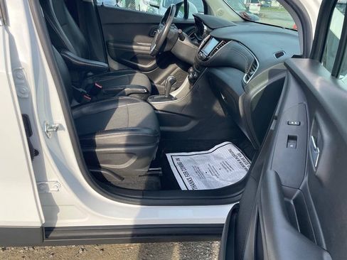 Used 2017 Chevrolet Trax LT w/ LT Convenience Package FWD image 12