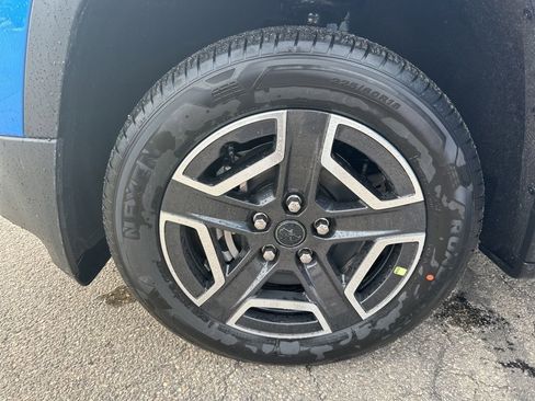 New 2026 Jeep Cherokee Limited image 30