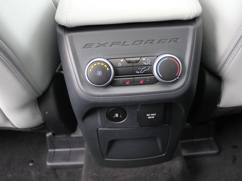 Used 2025 Ford Explorer Platinum w/ LUX Leather Package image 23