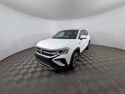 Used 2022 Volkswagen Taos SEL w/ Panoramic Sunroof Package image 27