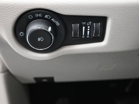 Used 2024 Chrysler Pacifica Limited FWD image 20