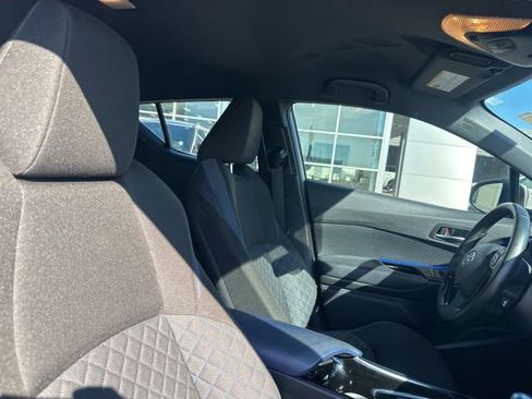 Used 2020 Toyota C-HR XLE FWD image 11