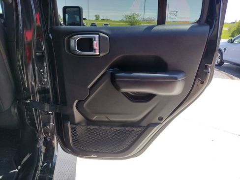 Used 2018 Jeep Wrangler Unlimited Sport w/ Dual Top Group AWD/4WD image 18